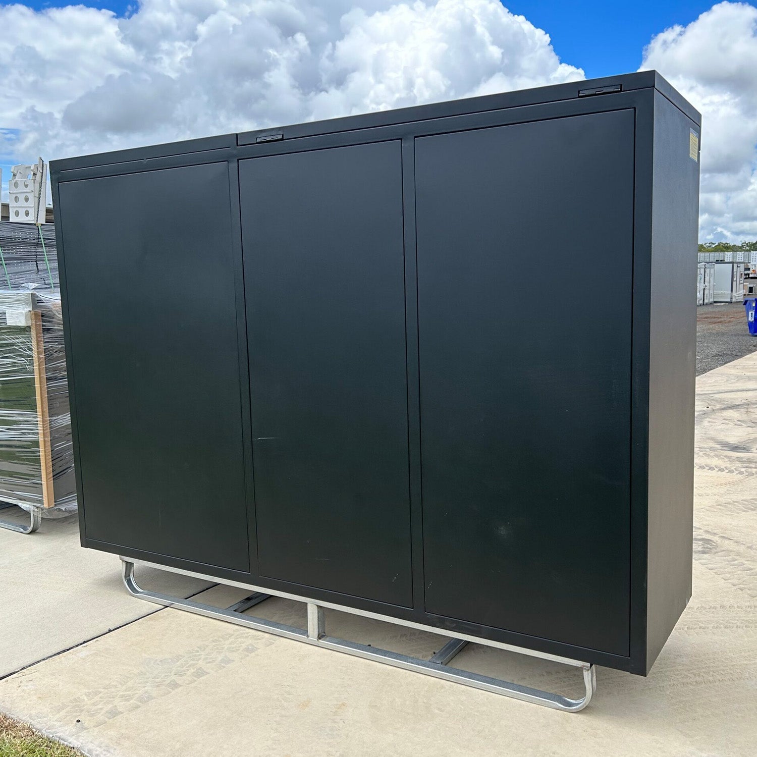 7ft Garage Cabinet (35 Drawers & 1 Cabinet)