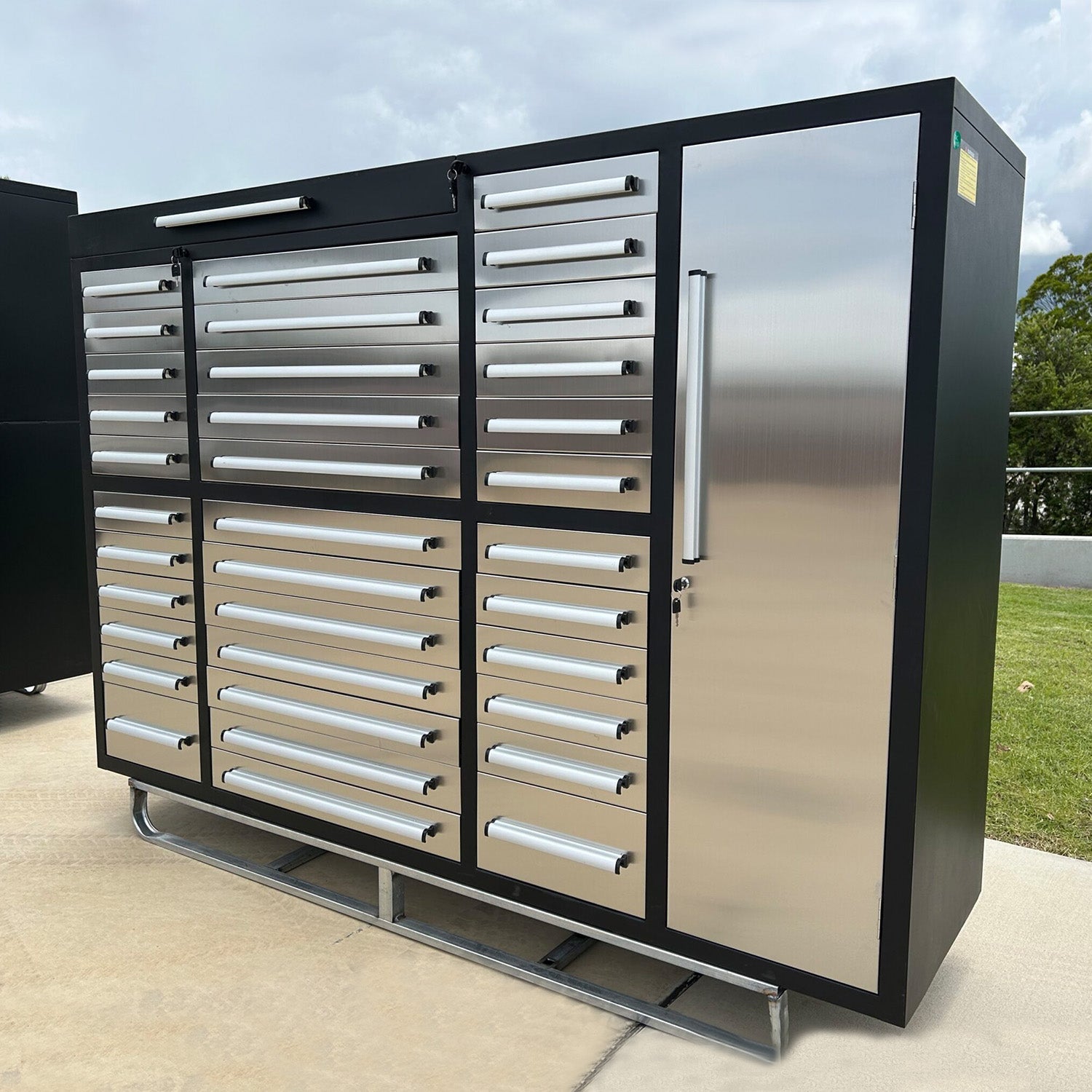 7ft Garage Cabinet (35 Drawers & 1 Cabinet)