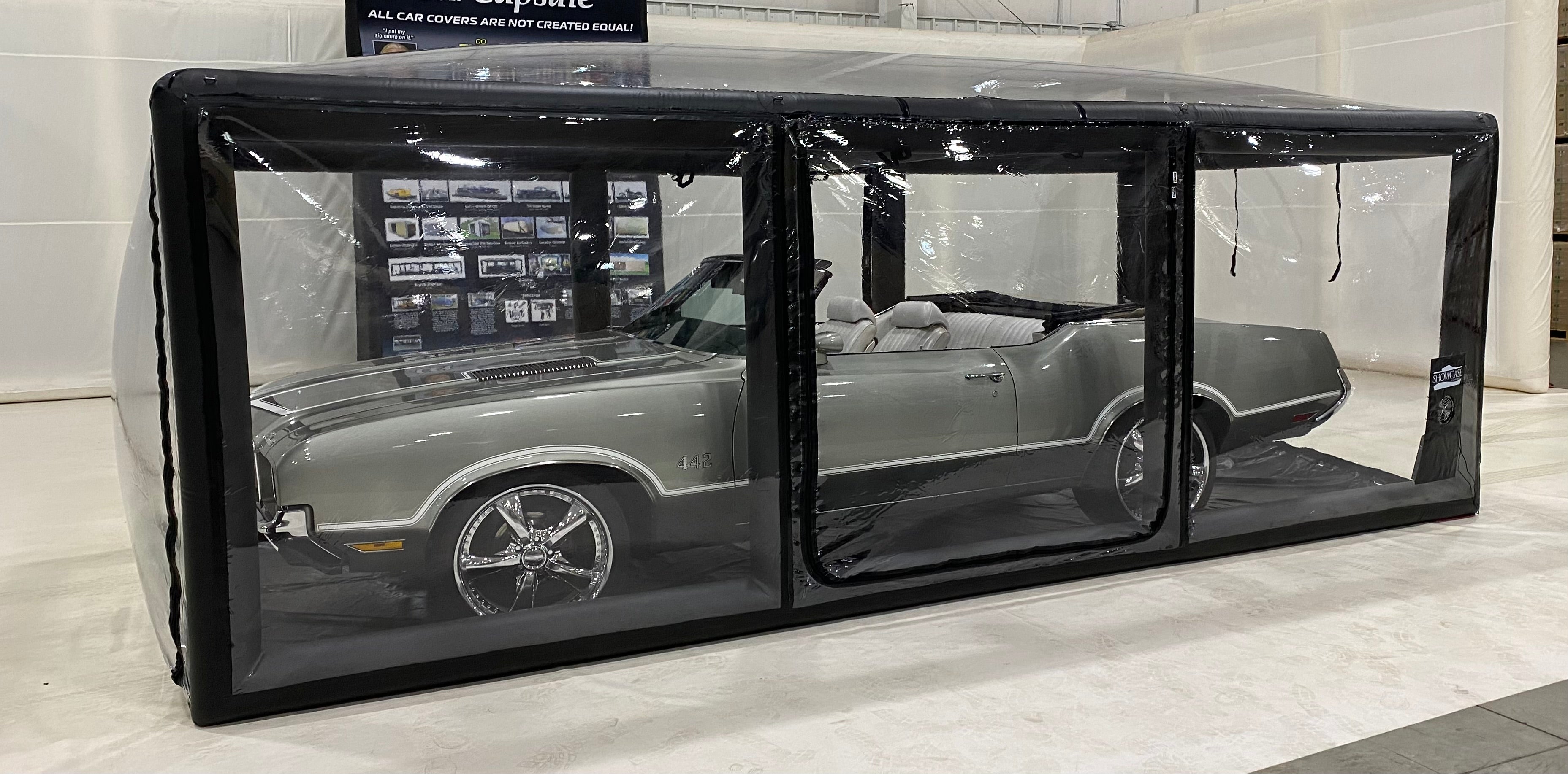 18' Black ShowCase Indoor Drive Thru Model